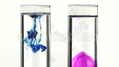 高锰酸钾和亚甲蓝落在两个试管的水中